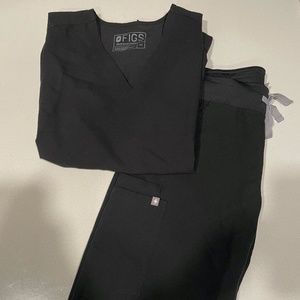 FIGS: Women's XS Black 3-pocket top with Black Small-regular Kate Cargo pant